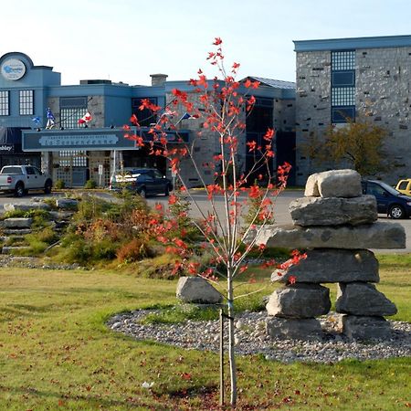La Saguenéenne - Hôtel et Centre de Congrès Saguenay Exterior foto