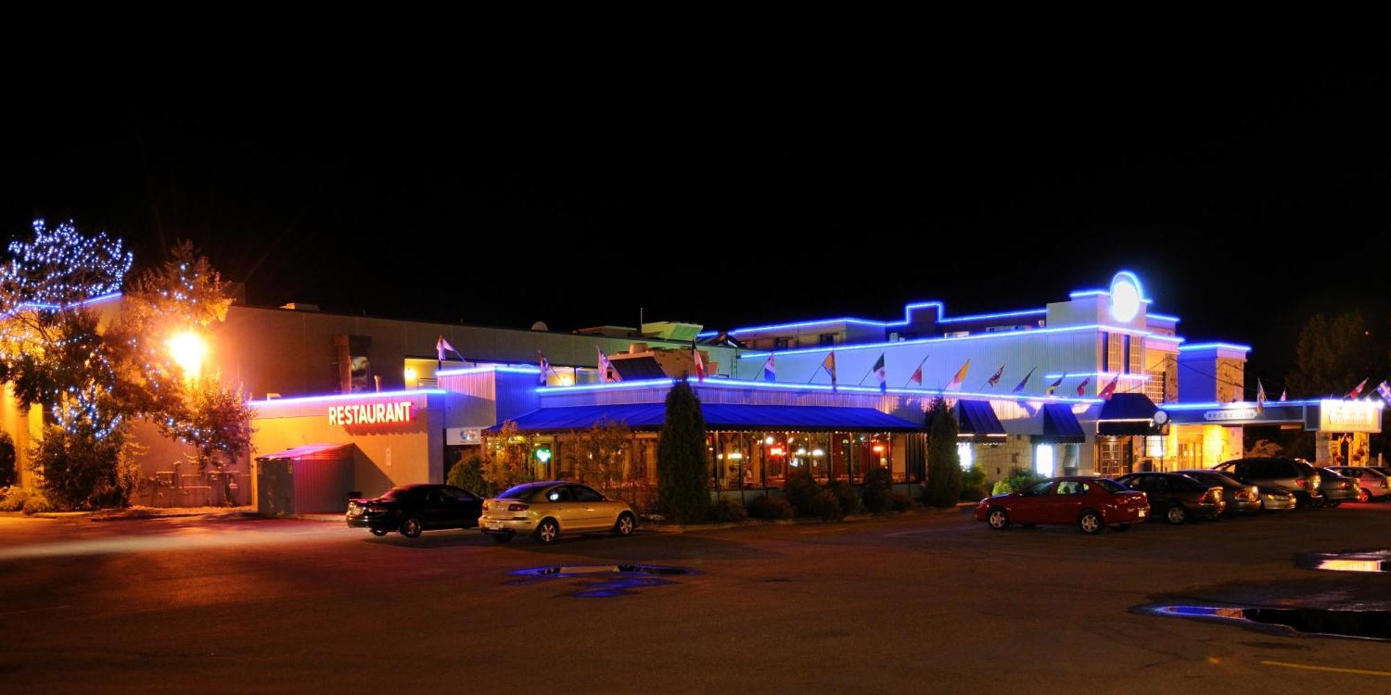 La Saguenéenne - Hôtel et Centre de Congrès Saguenay Exterior foto