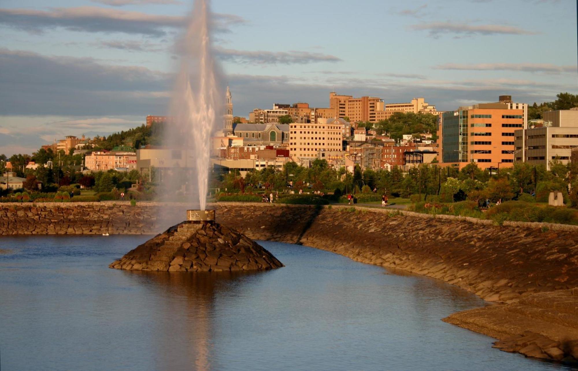 La Saguenéenne - Hôtel et Centre de Congrès Saguenay Exterior foto