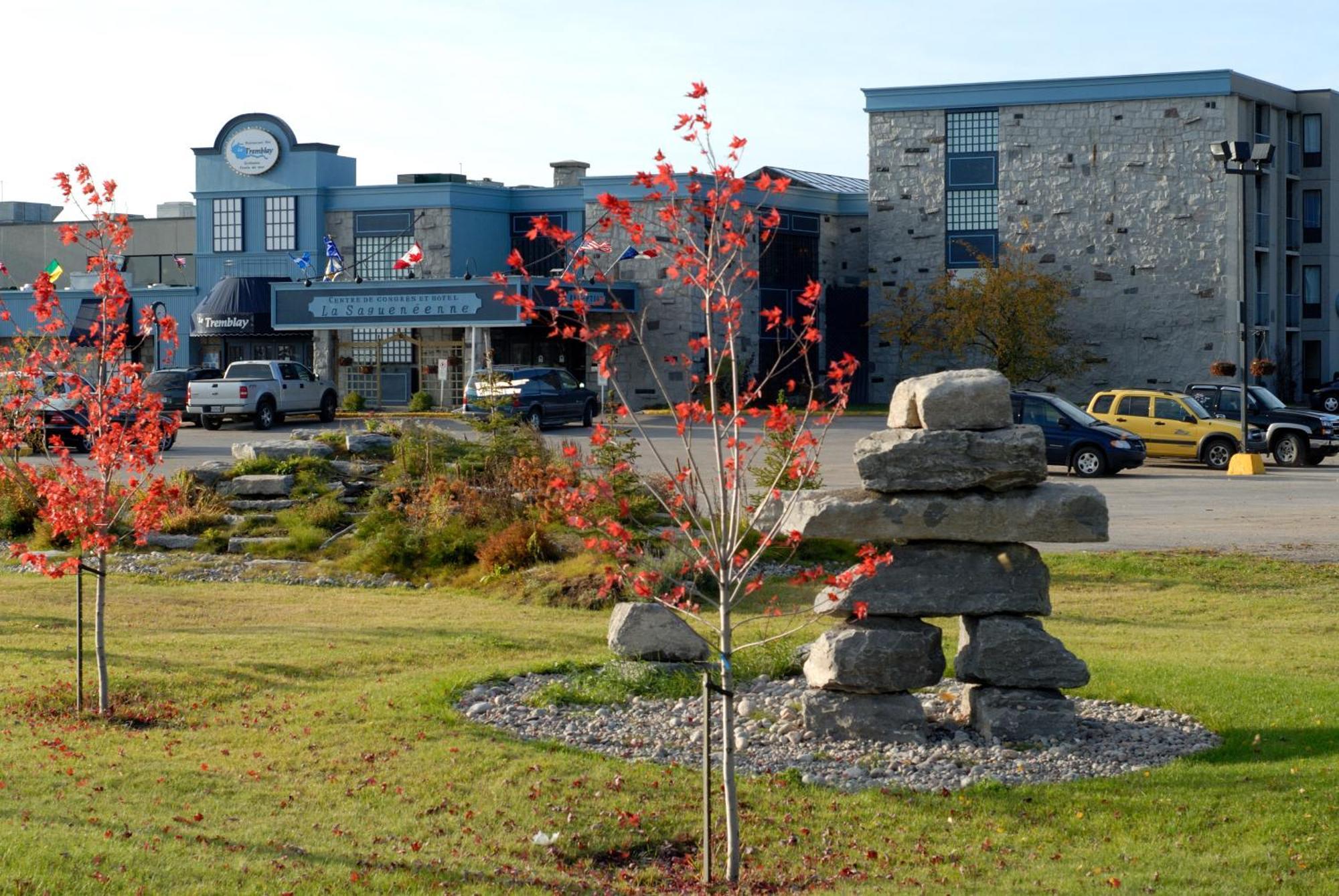 La Saguenéenne - Hôtel et Centre de Congrès Saguenay Exterior foto